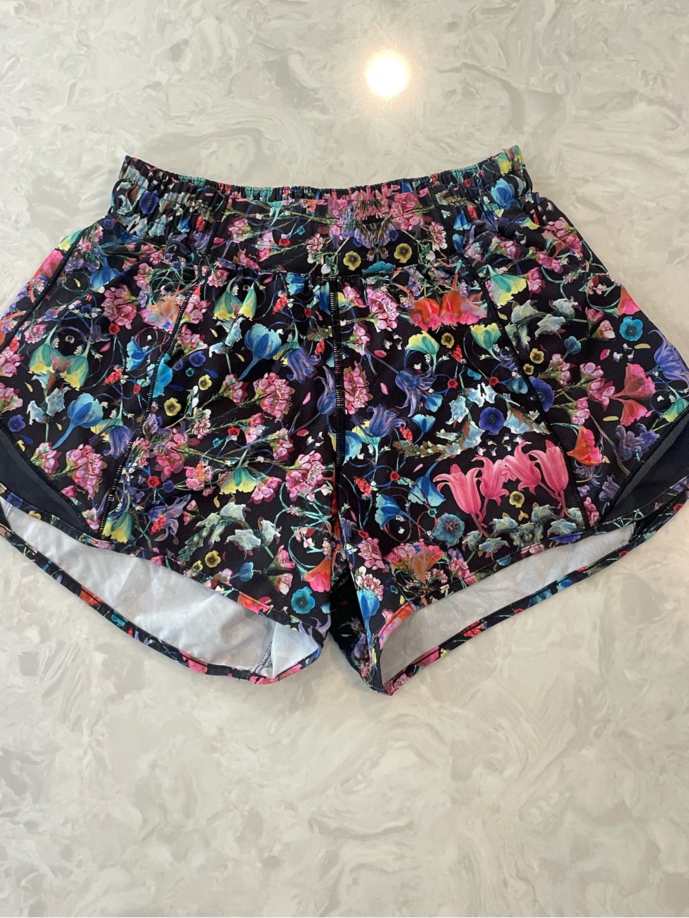 LULULEMON Women’s Floral Active Shorts - Black Multicolor